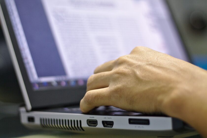 l’immagine rappresenta un laptop