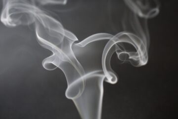 l’immagine rappresenta del fumo