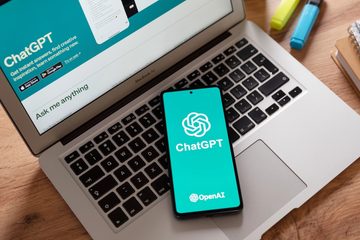 Intelligenza artificiale gratis con ChatGPT su smartphone